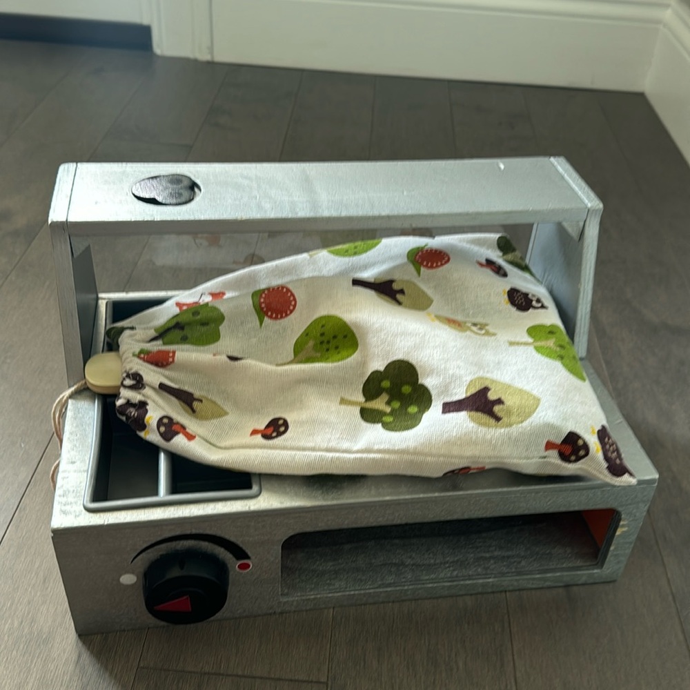 Toy - Picture 2 of 2
